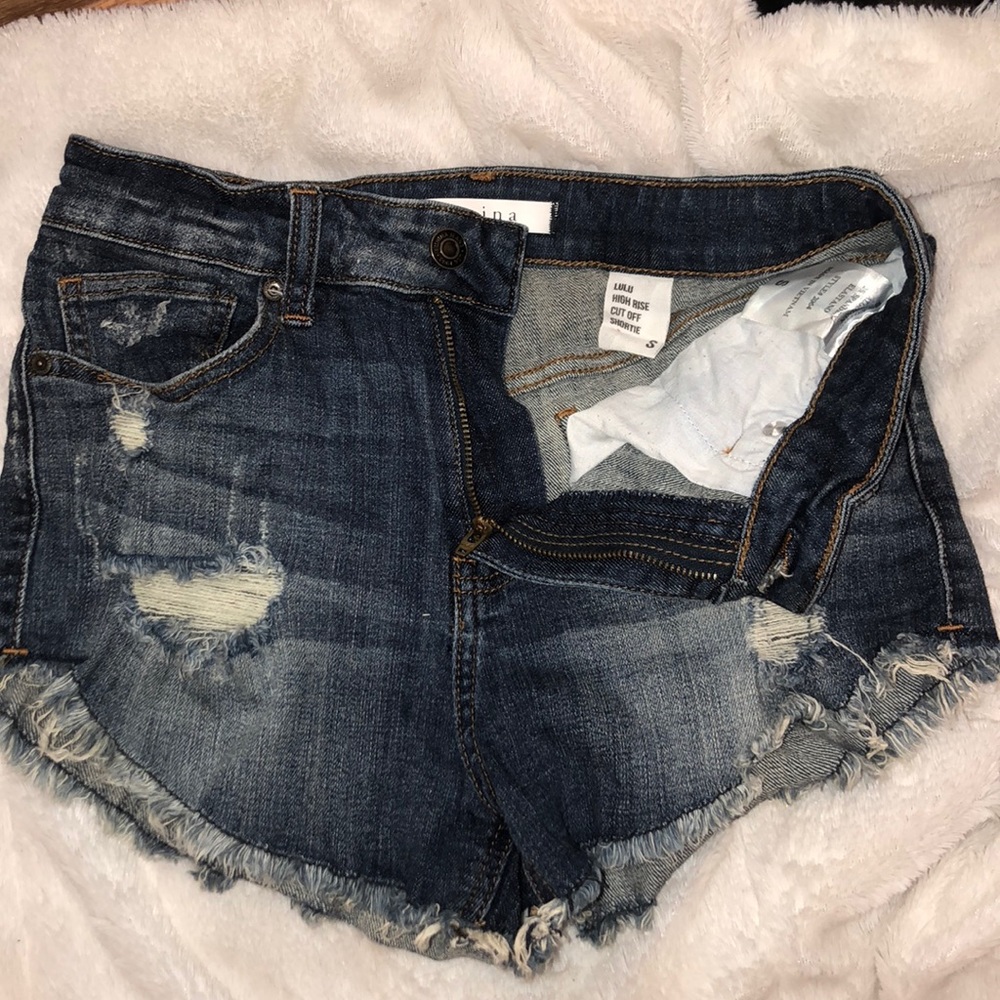 HIGH RISE CUT OFF LULU SHORTIE JEAN SHORT 🎀